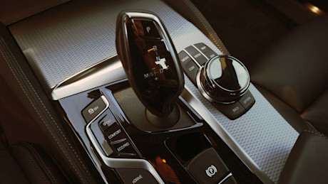 Editorial 2019 bmw 530e m performance 25 jp