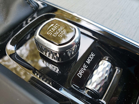 Editorial 2019 volvo v60 inscription 27 sw