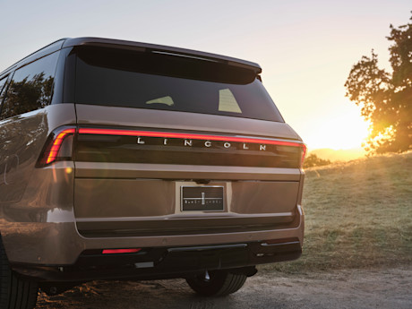 Editorial 2025 lincoln navigator black label sunrise copper 10