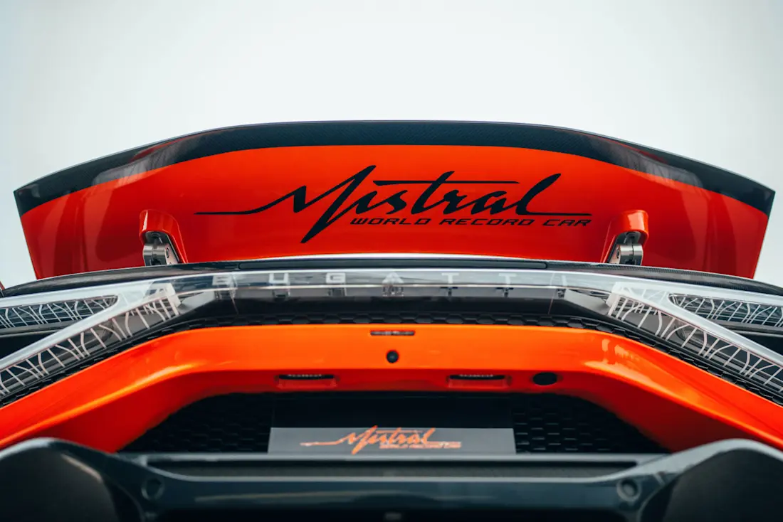 record-velocidad-descapotable-bugatti-mistral (7)
