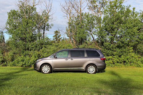 Editorial 2016 toyota sienna 04 ts