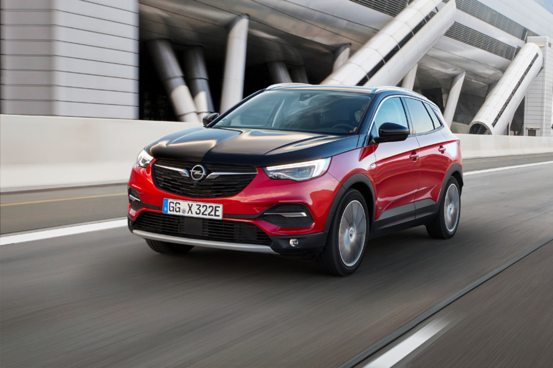 Opel-Grandland-X-Hybrid4 (3).jpg