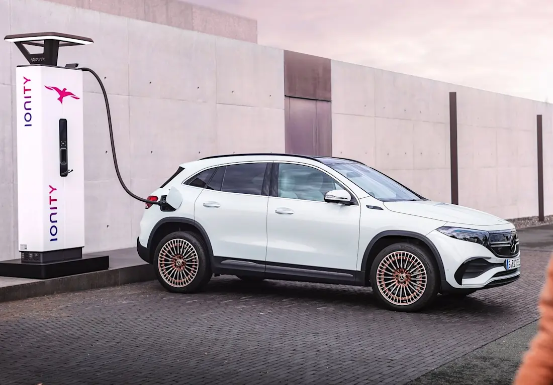 mercedes-benz-eqa-side mercedes-benz-eqa-side