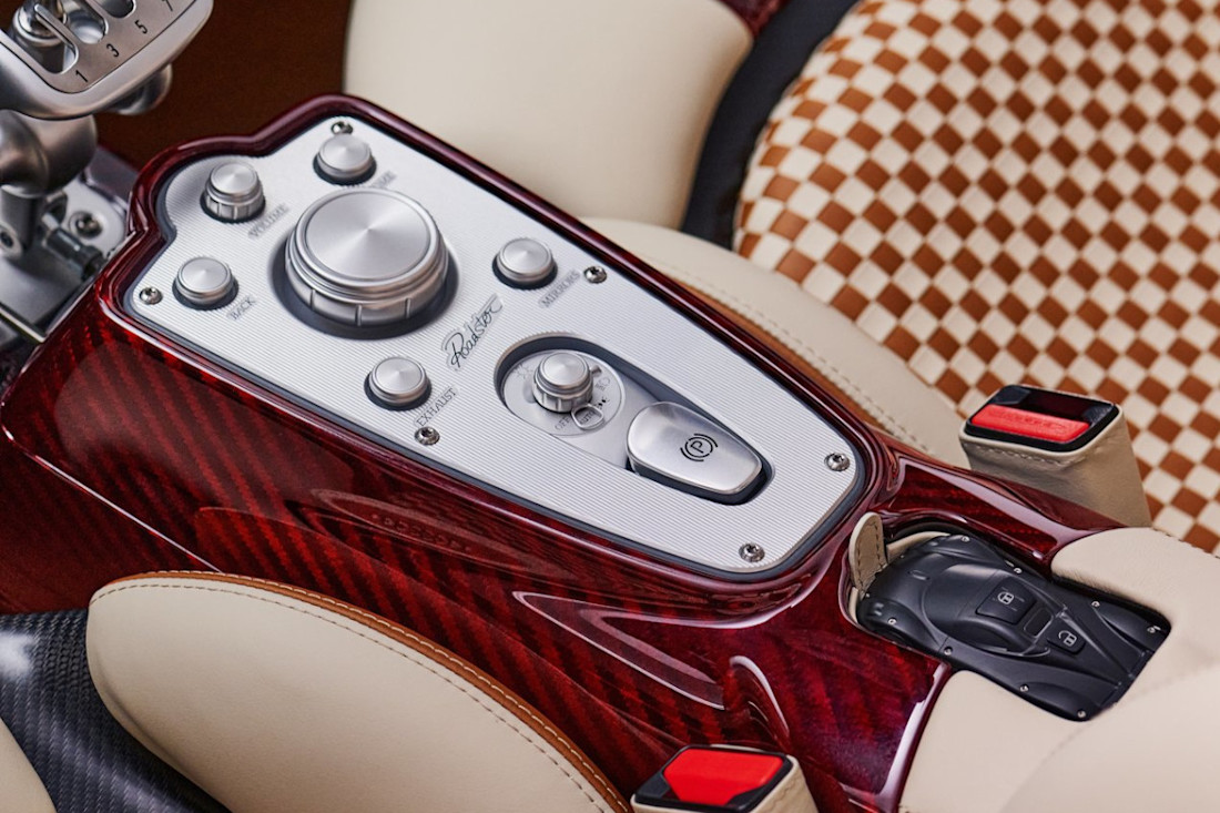 Pagani-Utopia-Roadster-2025 (9).jpg