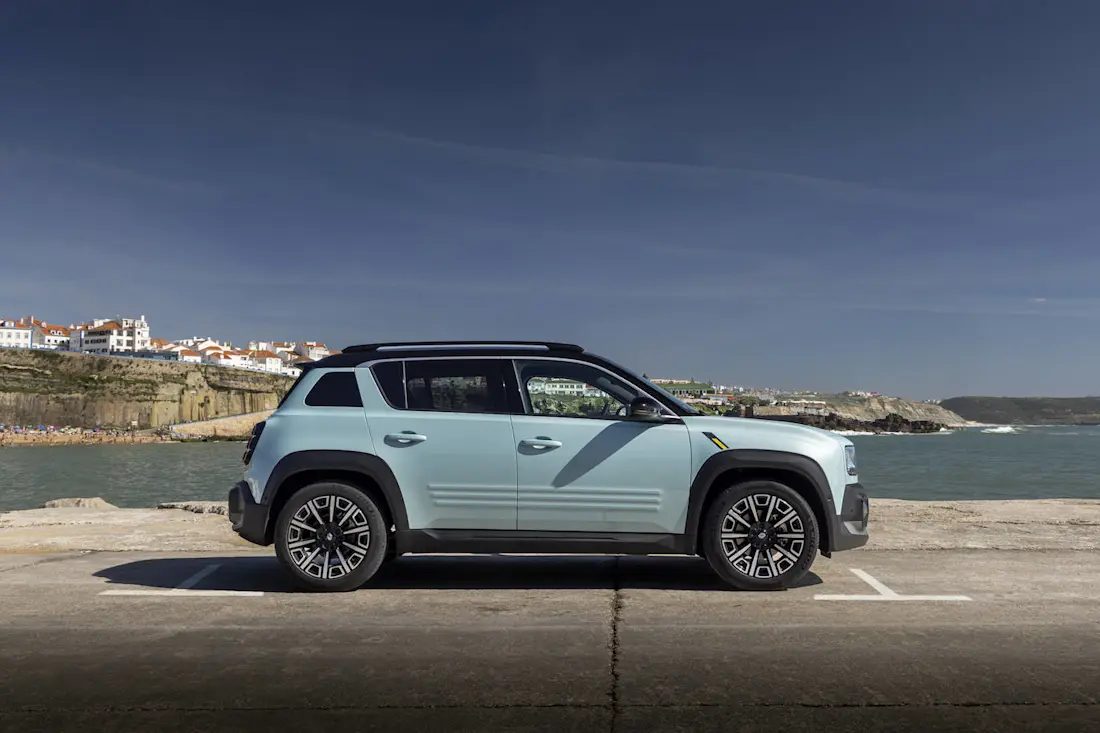 Renault-4-e-tech-2025 (11)