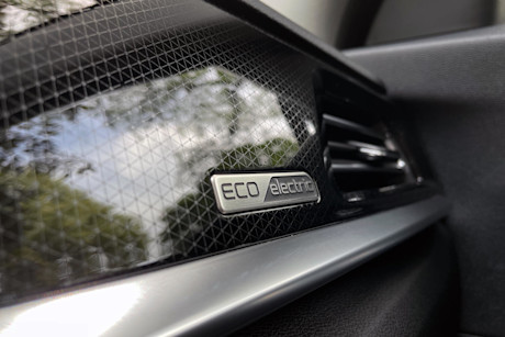 Editorial 2021 kia niro ev sx touring 29 ct