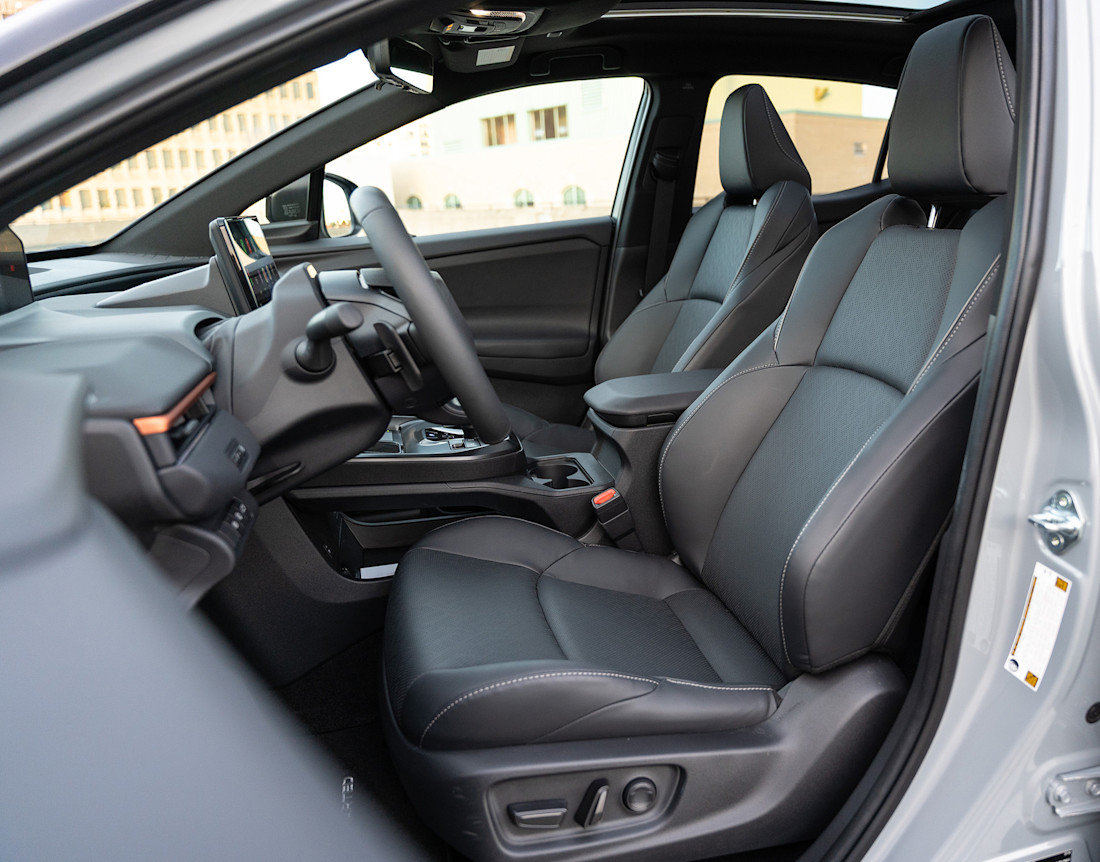 2026 Subaru Uncharted vs Volkswagen Golf R - NF - JW - 260807 - 40.jpg