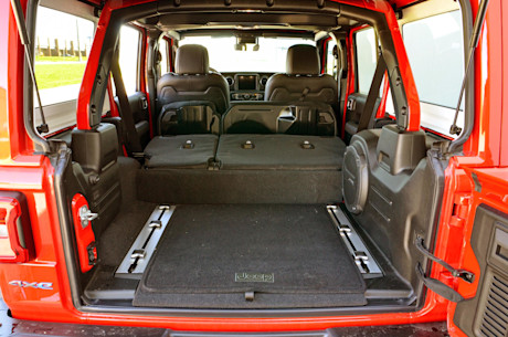 Jeep Wrangler Rubicon 4xe 2021 : essai routier Body Image