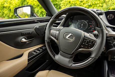 Editorial 2020 lexus es 300h 18 jl