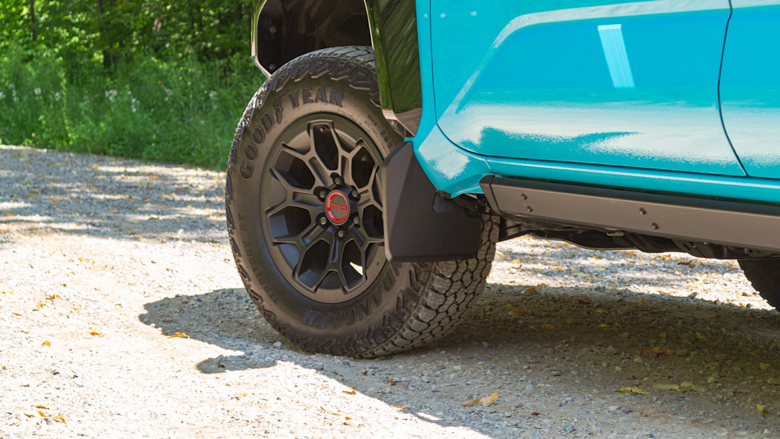 2026 Ford Ranger Raptor v Toyota Tacoma TRD Pro - Comp - KP - 261009 - 34.jpg