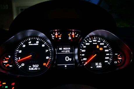 Editorial 2011 audi r8 42 r tronic pb 06