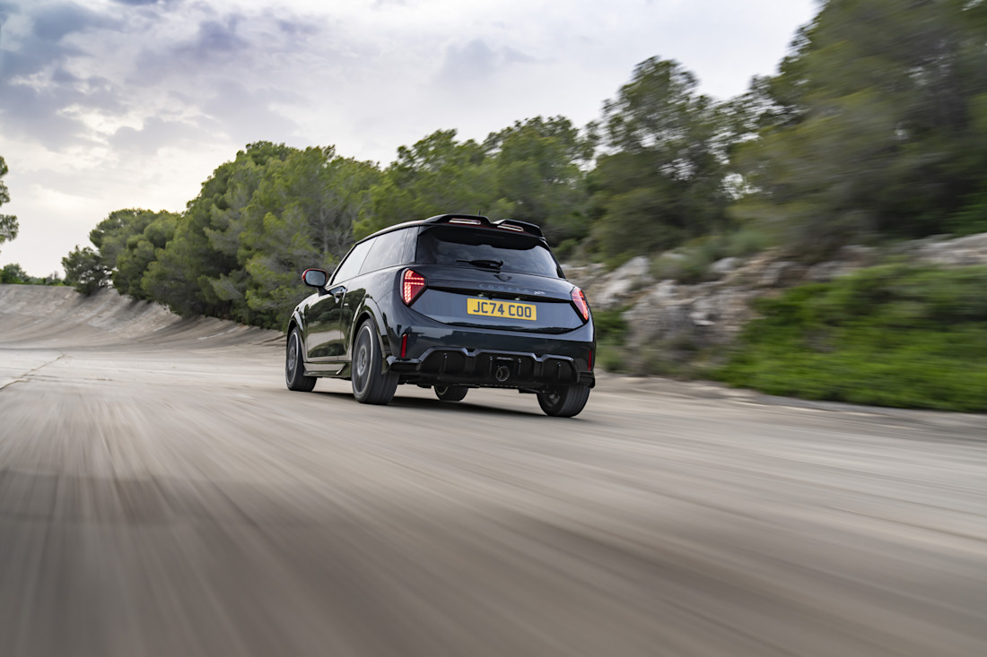 met-de-nieuwe-mini-john-cooper-works-2025-rijd-je-de-elektrische-versie-uit-je-binnenspiegel-2024-03.jpg