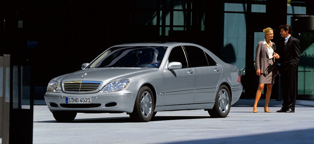 Mercedes-Benz S 600 zijkant