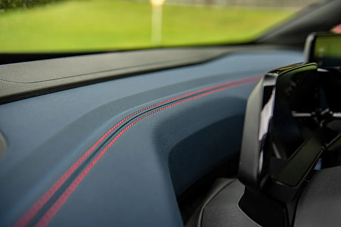  Der GTI ist tot, es lebe der GTX. Immerhin die roten Ziernähte auf dem Armaturenbrett erinnern noch an den Gran Turismo Injektion.