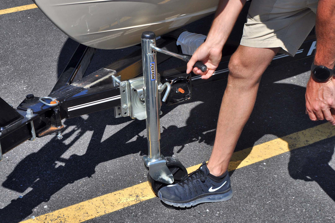 Editorial 02a mb tow stand down lowering crank