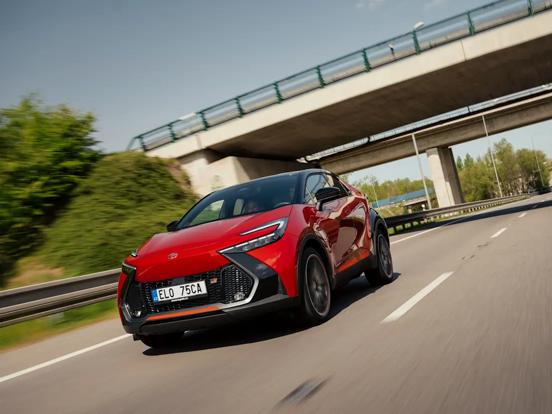 toyota c-hr phev gr sport 201