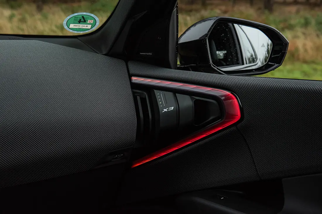 bmw-x3-30e-2025-detail bmw-x3-30e-2025-detail