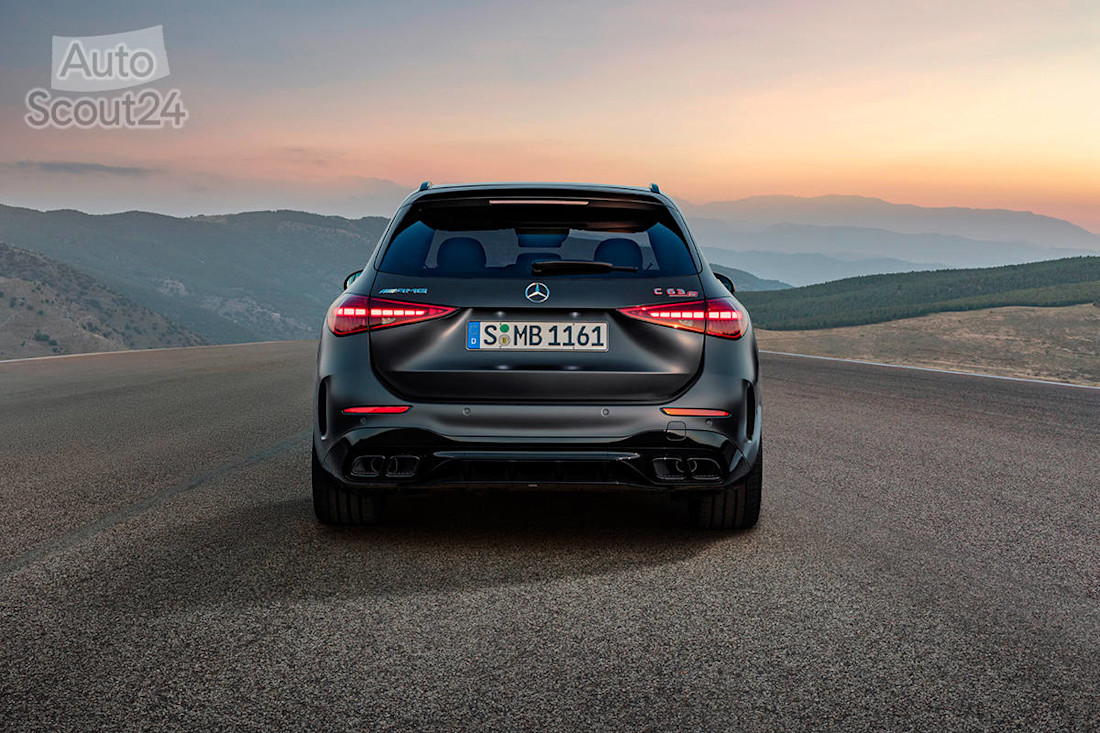 Mercedes-AMG C63 S EPerformance 2022 (39).jpg