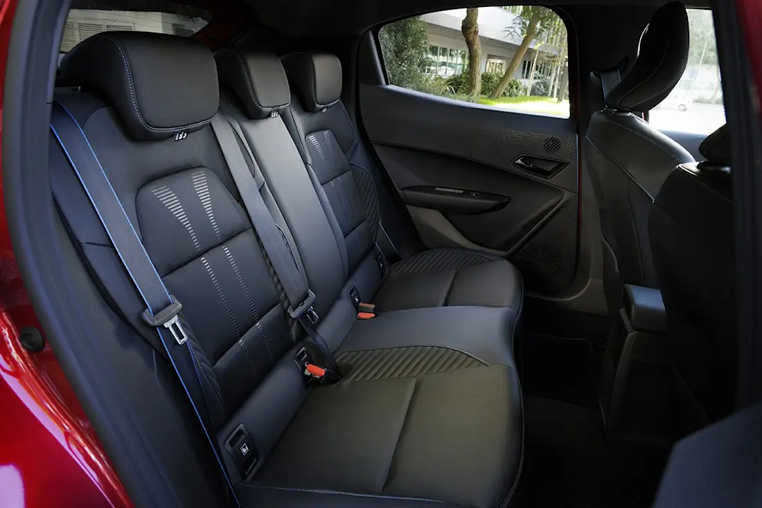 BEBE20251211 Renault Clio 04