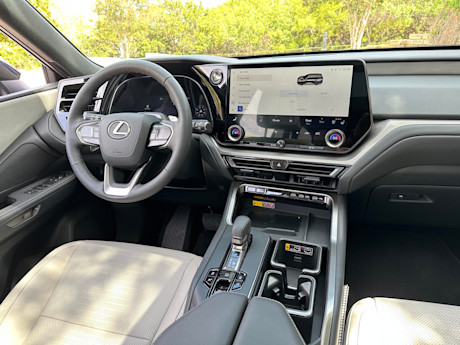 Editorial 2024 lexus tx 550h fd 231011 11 jw