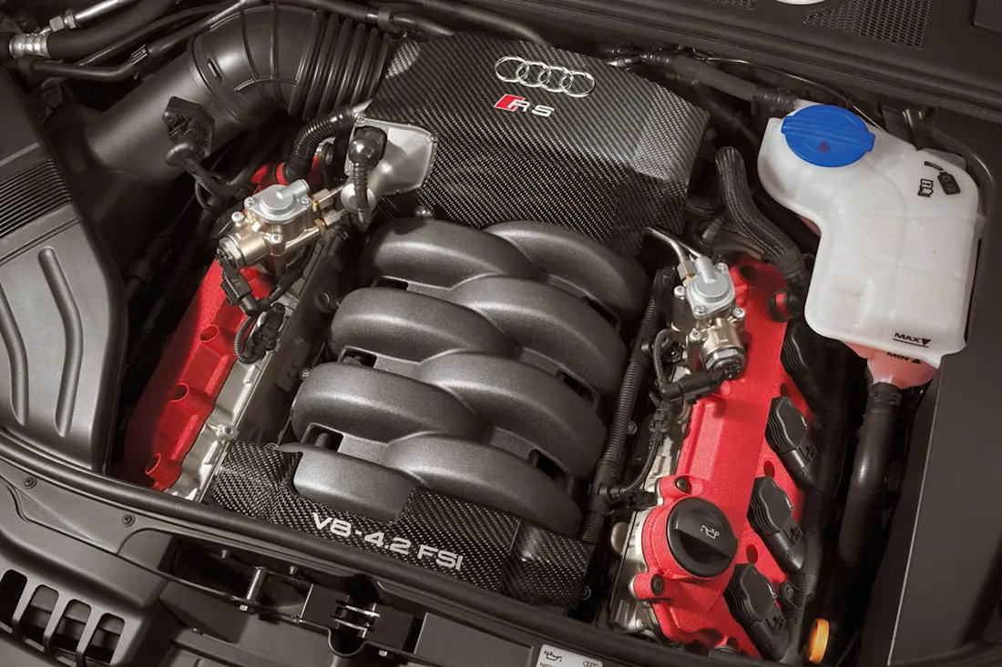 Audi-RS4-engine Audi-RS4-engine