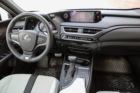 Editorial 2021 lexus ux 250h awd 21 jm