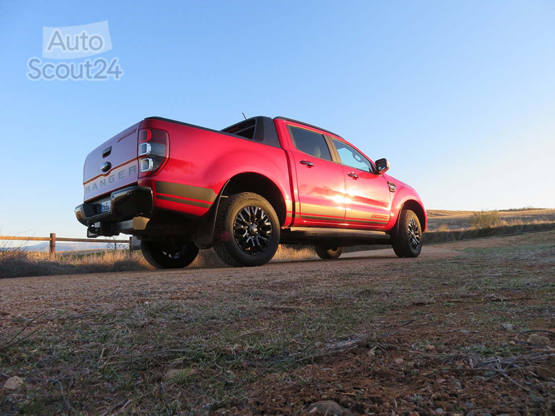 6 ford ranger 3:4 tras campo.jpg