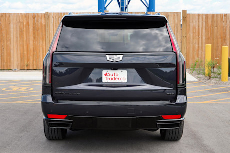 Editorial 2023 cadillac escalade esv sport platinum td 230920 10 jm