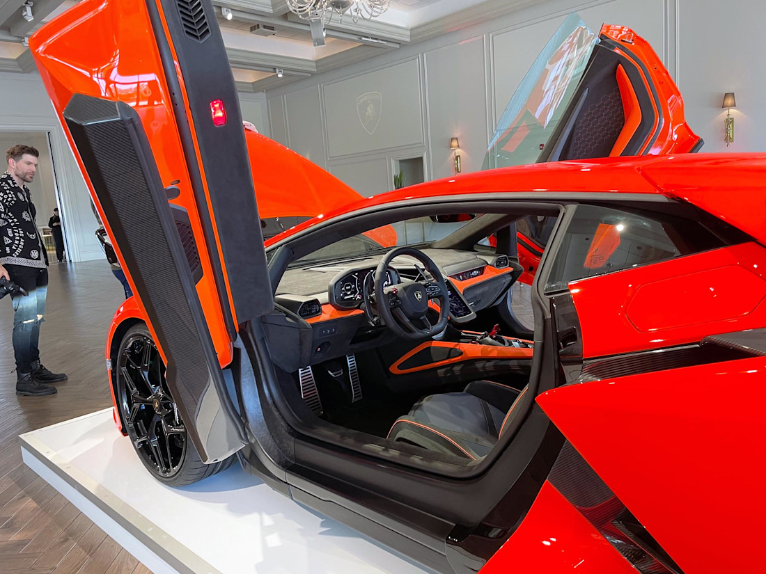 Editorial 2024 lamborghini revuelto 06 pg