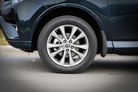 Editorial 2017 toyota rav4 limited 11 ts