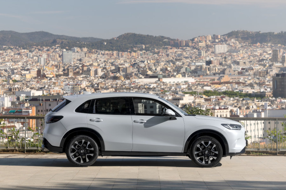 Honda ZR-V White-1.jpg