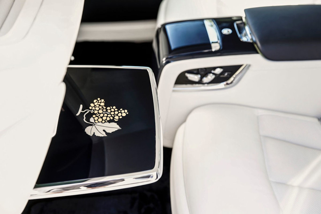 rolls-royce-phantom-2023-eidion-especial-vino-autoscout24 (10).jpg