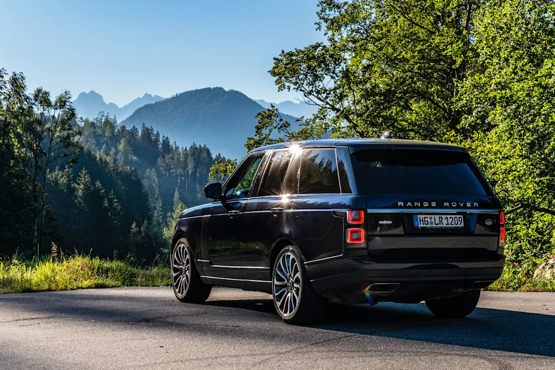 Der Land Rover Range Rover besitzt mit 818 Liter beachtliches SUV-Kofferraumvolumen  Der Land Rover Range Rover besitzt mit 818 Liter beachtliches SUV-Kofferraumvolumen