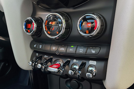 Editorial 2022 mini cooper s 5 door premierplus 32 ct