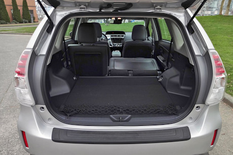 Editorial 2015 toyota prius v sh 24