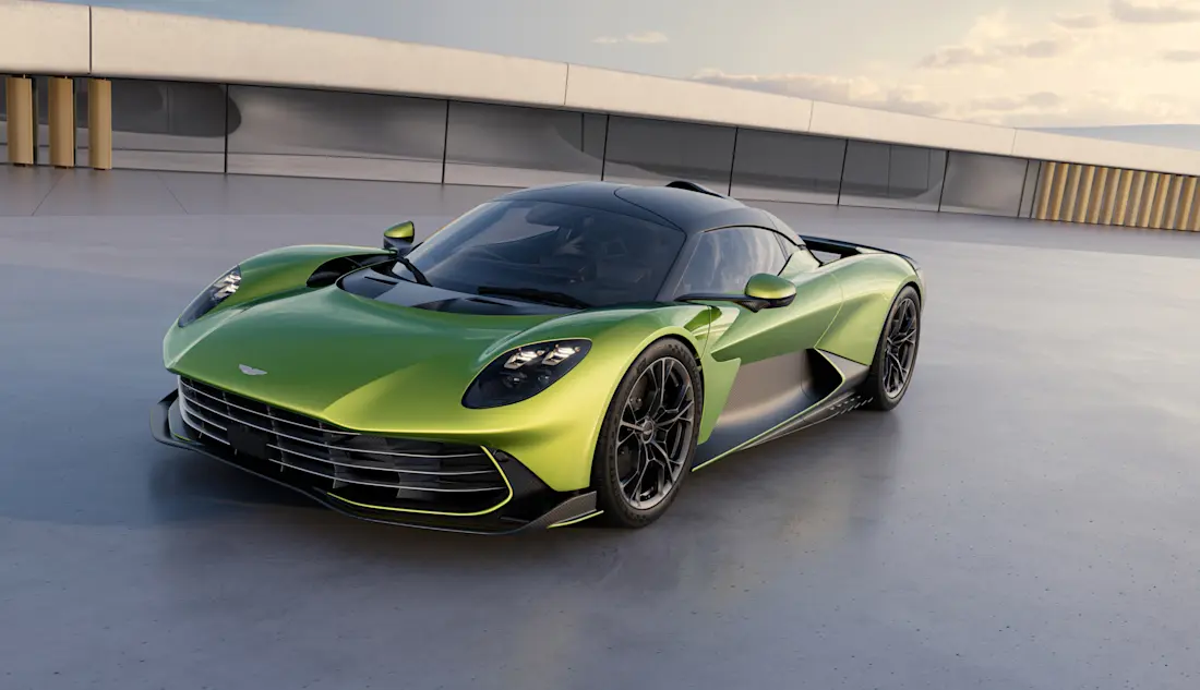 Aston Martin Valhalla (2025) degradeert Ferrari 296 GTB tot boodschappenautootje Aston Martin Valhalla (2025) degradeert Ferrari 296 GTB tot boodschappenautootje