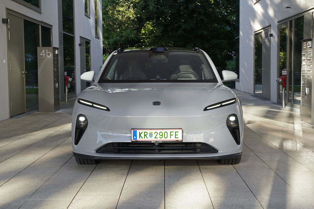 2 nio-et5-touring-2026-front