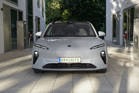 2 nio-et5-touring-2026-front