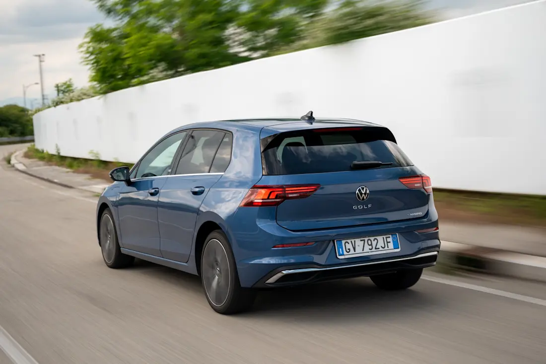 Volkswagen-golf-2025-00001
