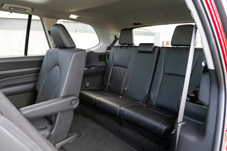 Editorial 2024 toyota grand highlander limited awd td 231019 15 jw