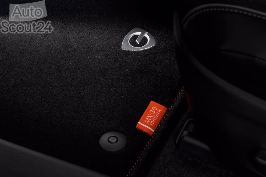 2022_mazda_mx-30_r-ev_edition_r_int_9_lowres.jpg