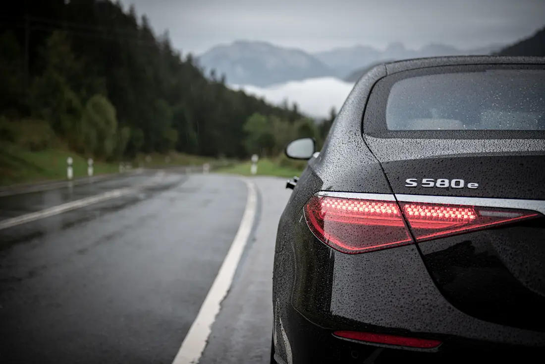 Mercedes-Benz-S-580-e-Hybrid-Detail