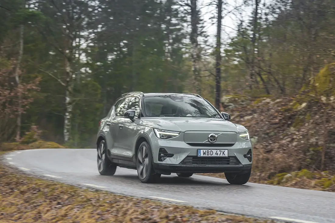 Volvo XC40 Recharge (2023) dynamic, front view Volvo XC40 Recharge (2023) dynamic, front view