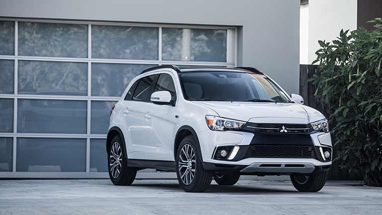 Mitsubishi Outlander privit din fata