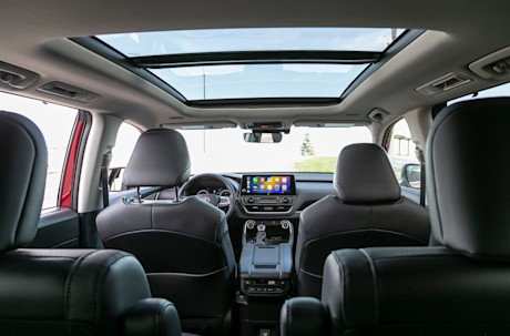 Editorial 2024 toyota grand highlander limited awd td 231019 27 jw