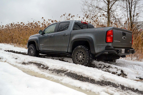 Chevrolet Colorado ZR2 Bison 2020 vs Jeep Gladiator Rubicon 2020 : match comparatif Body Image