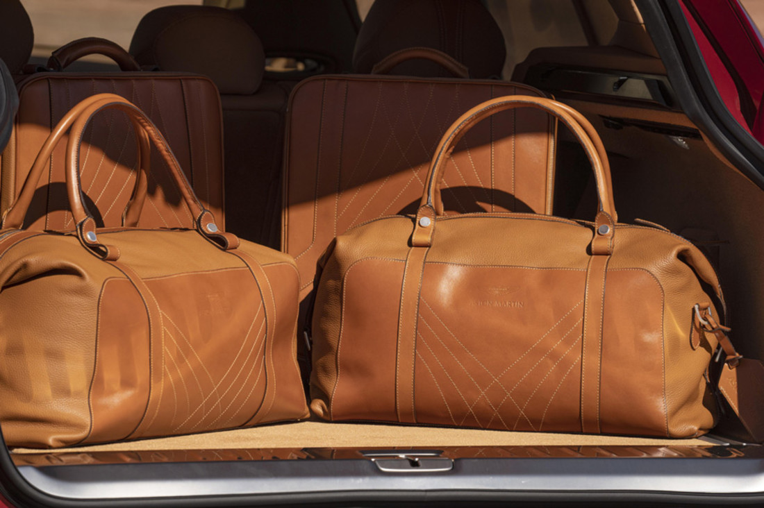 Aston Martin DBX Luggage Set.jpg