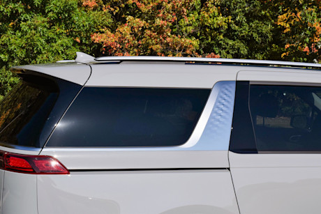 Editorial 2024 kia carnival sx td 240216 11 sha