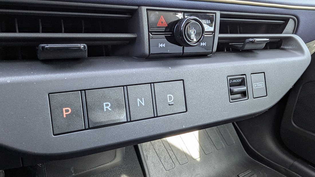 2026 Nissan LEAF - TD - DB - 260408 - 27.jpg