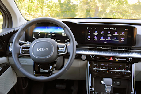 Editorial 2024 kia carnival sx td 240216 23 sha